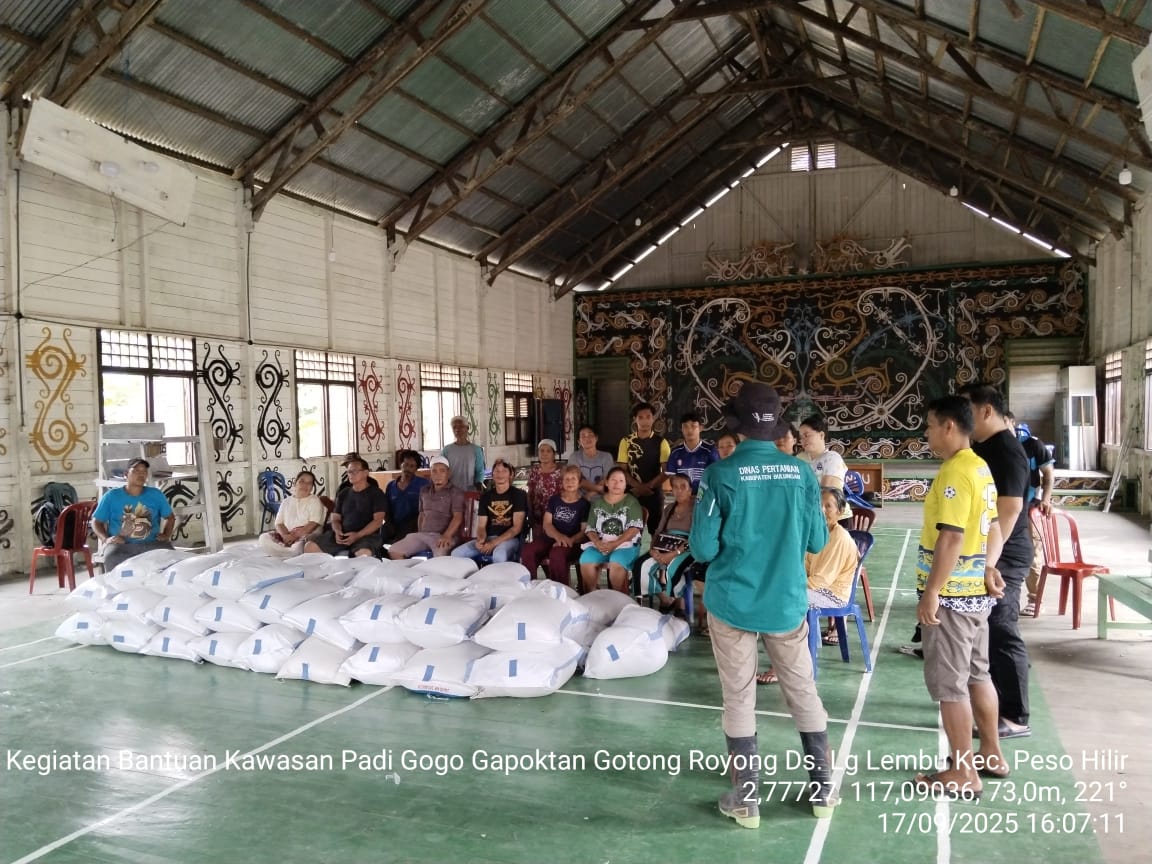 penyerahan-bantuan-kawasan-gogo-bibit-lahan-kering